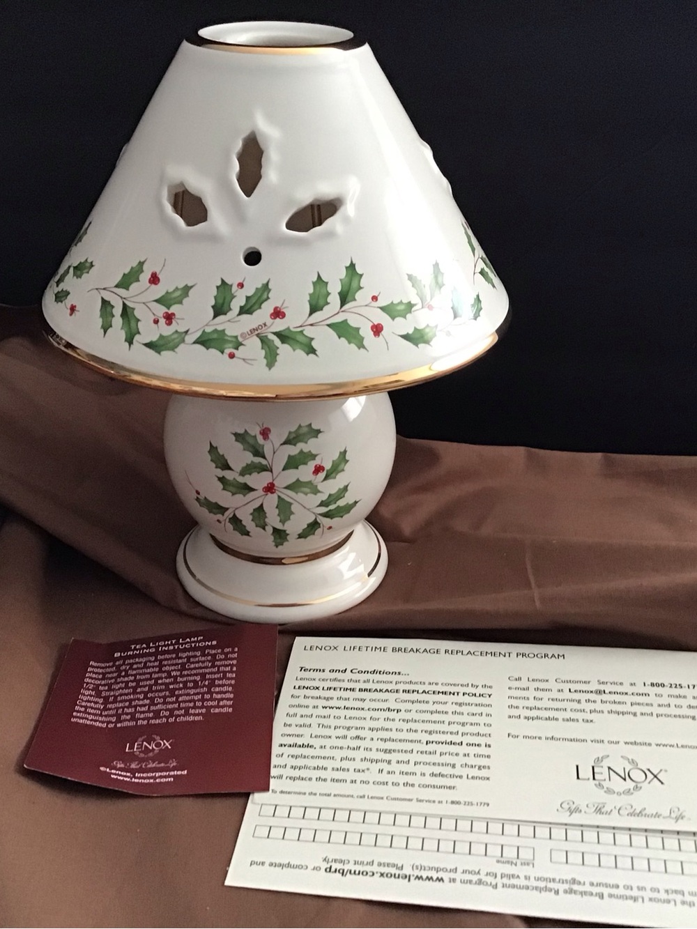 Lenox White Porcelain Holly Tea Light Lamp with Gold Trim